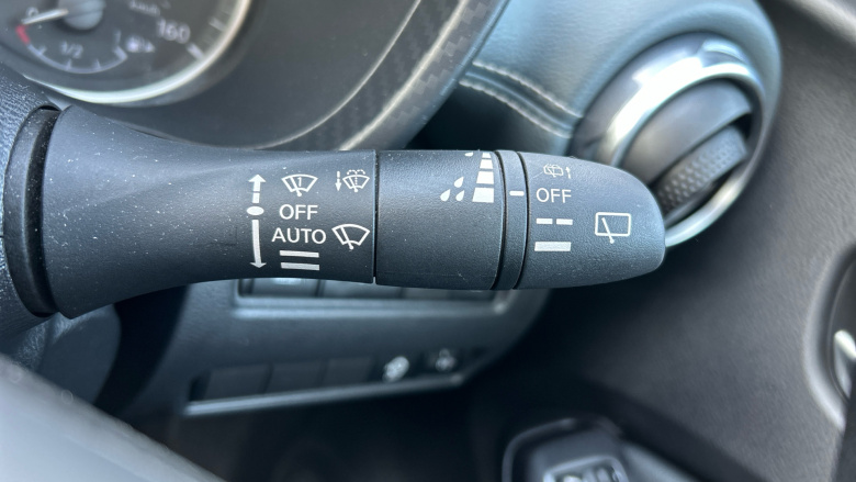 Nissan Juke 1.0 DiG-T N-Connecta 5dr Petrol Hatchback